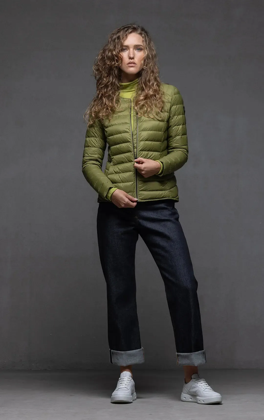 ESSENTIAL LIGHTWEIGHT DOWN JACKET